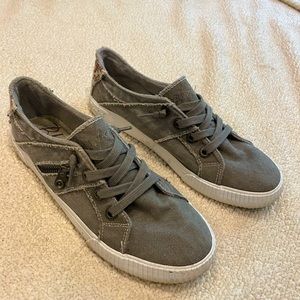 Blowfish - Size 9.5 - Light Gray